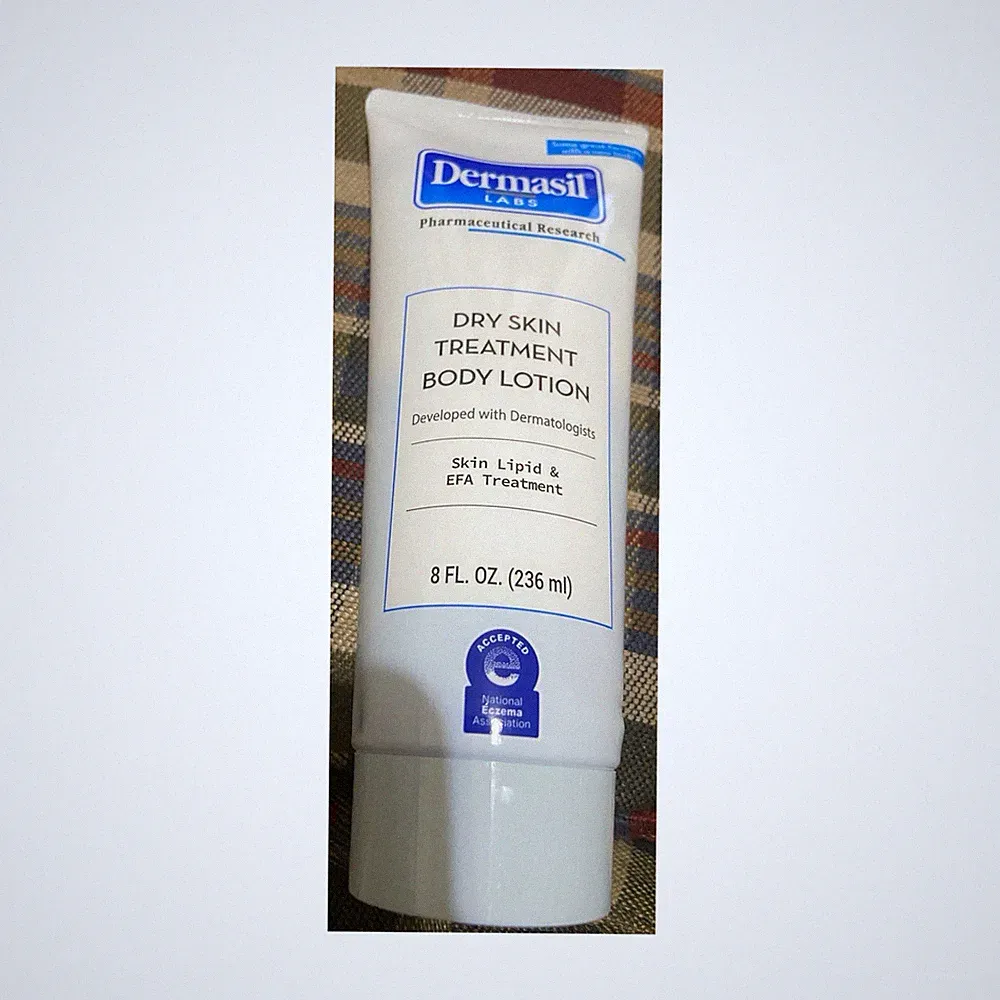 Dermasil Labs Dry Skin Treatment Body Lotion 8 fl oz Paraben Fragrance-Free