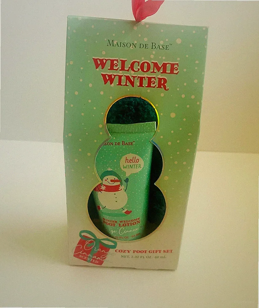 Maison De Base Cozy Foot Gift Set Body Orange Cinnamon 2.02 fl oz Christmas