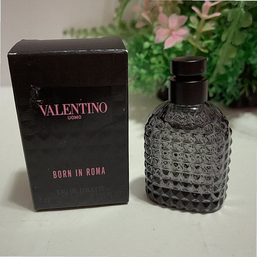 VALENTINO UOMO BORN IN ROMA EAU DE TOILETTE 4ML-0.13OZ NEW IN BOX